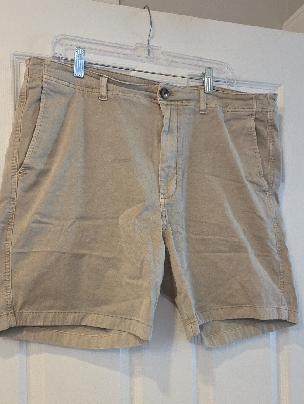 Vineyard Vines Men's Khaki Flat-Front Cotton Shorts